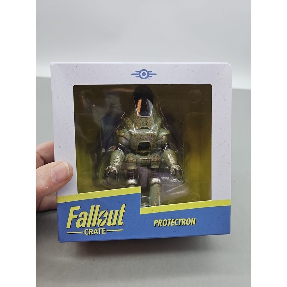 RARE Fallout Loot Crate Exclusive Protectron Figure Figurine Fisto Assume The Po